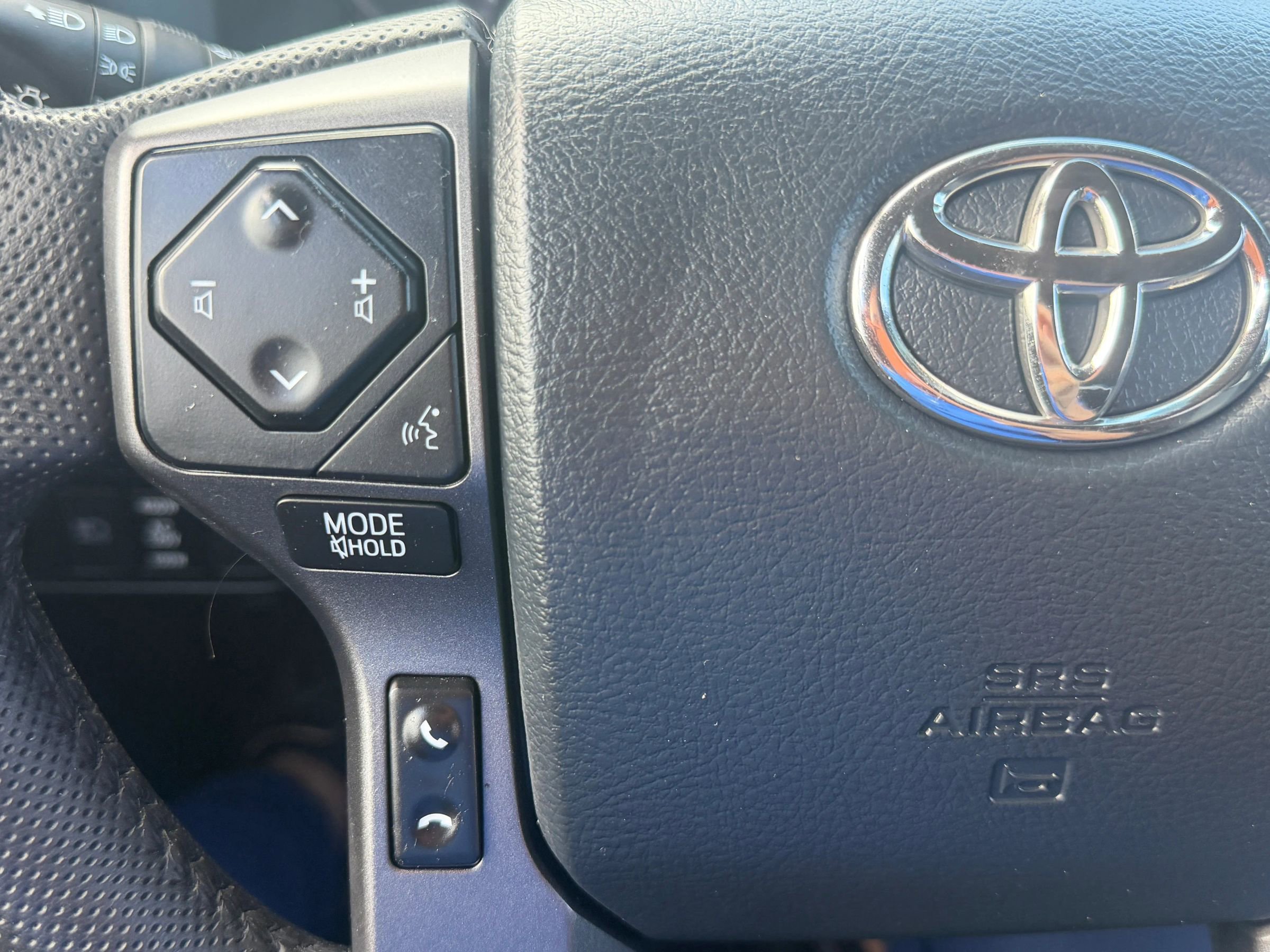 Used 2020 Toyota Tacoma TRD Off-Road image 17