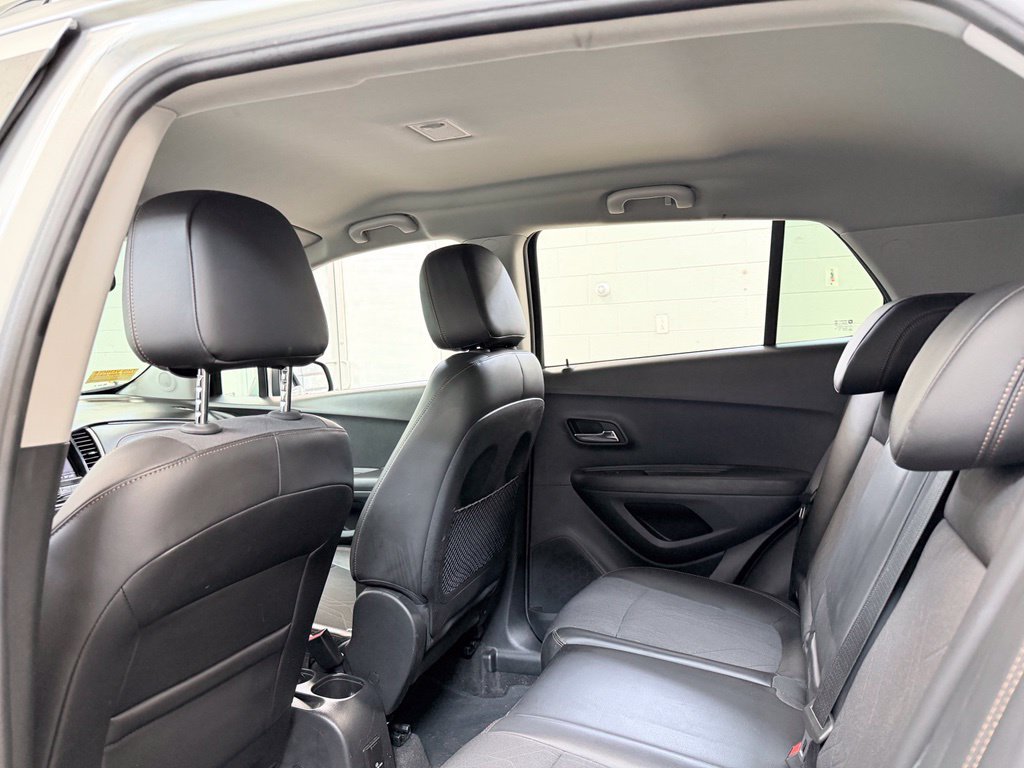 Used 2020 Chevrolet Trax LT w/ LT Convenience Package FWD image 17