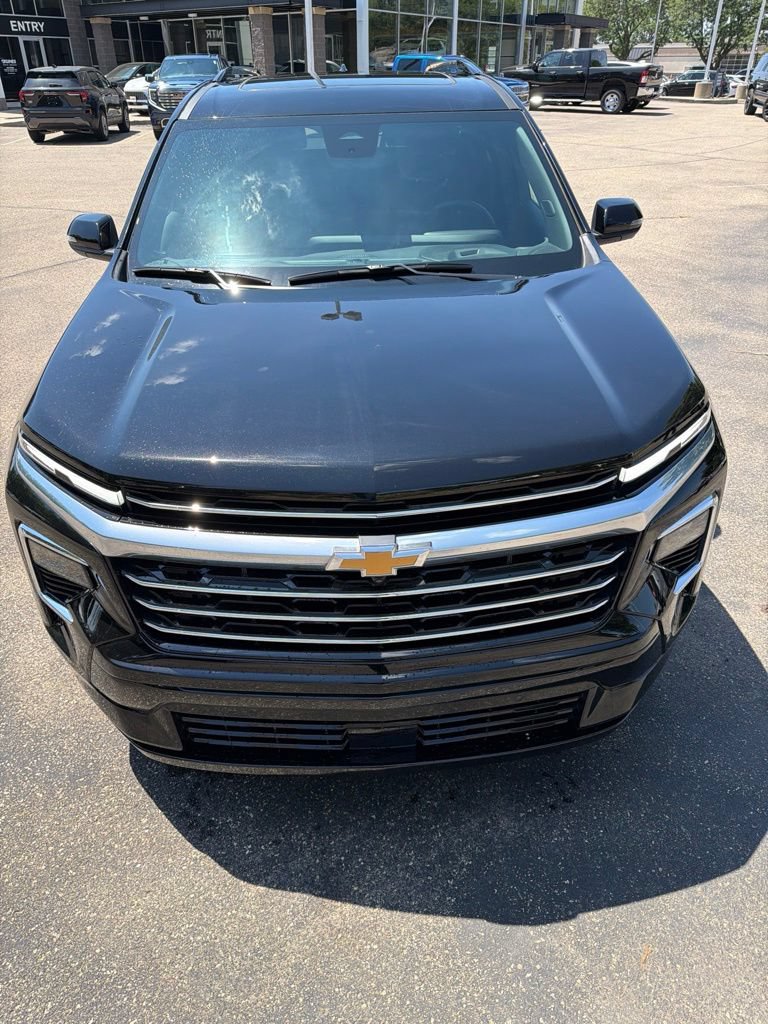 Used 2026 Chevrolet Traverse High Country w/ LPO, Floor Liner Package AWD/4WD image 4