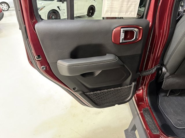 Used 2021 Jeep Gladiator Overland AWD/4WD image 23