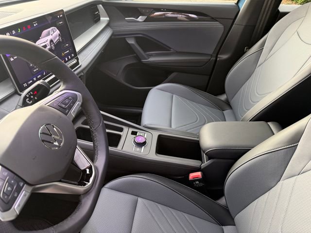 New 2026 Volkswagen Tiguan SE R-Line FWD image 9