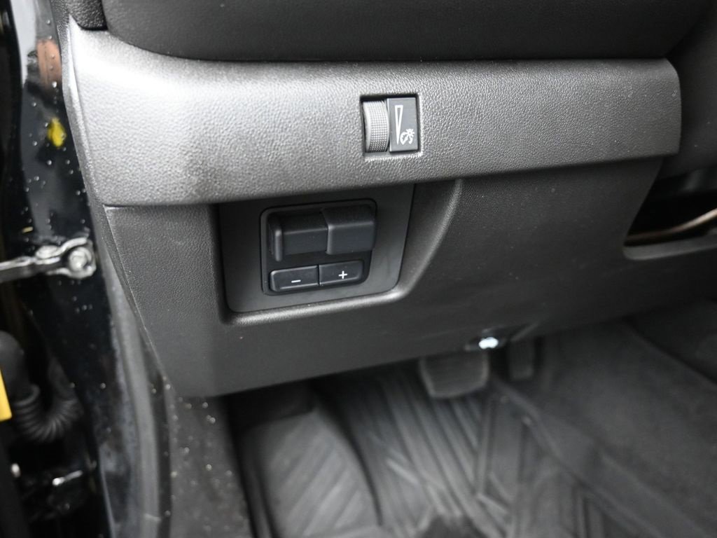 Used 2025 Chevrolet Colorado Trail Boss image 13