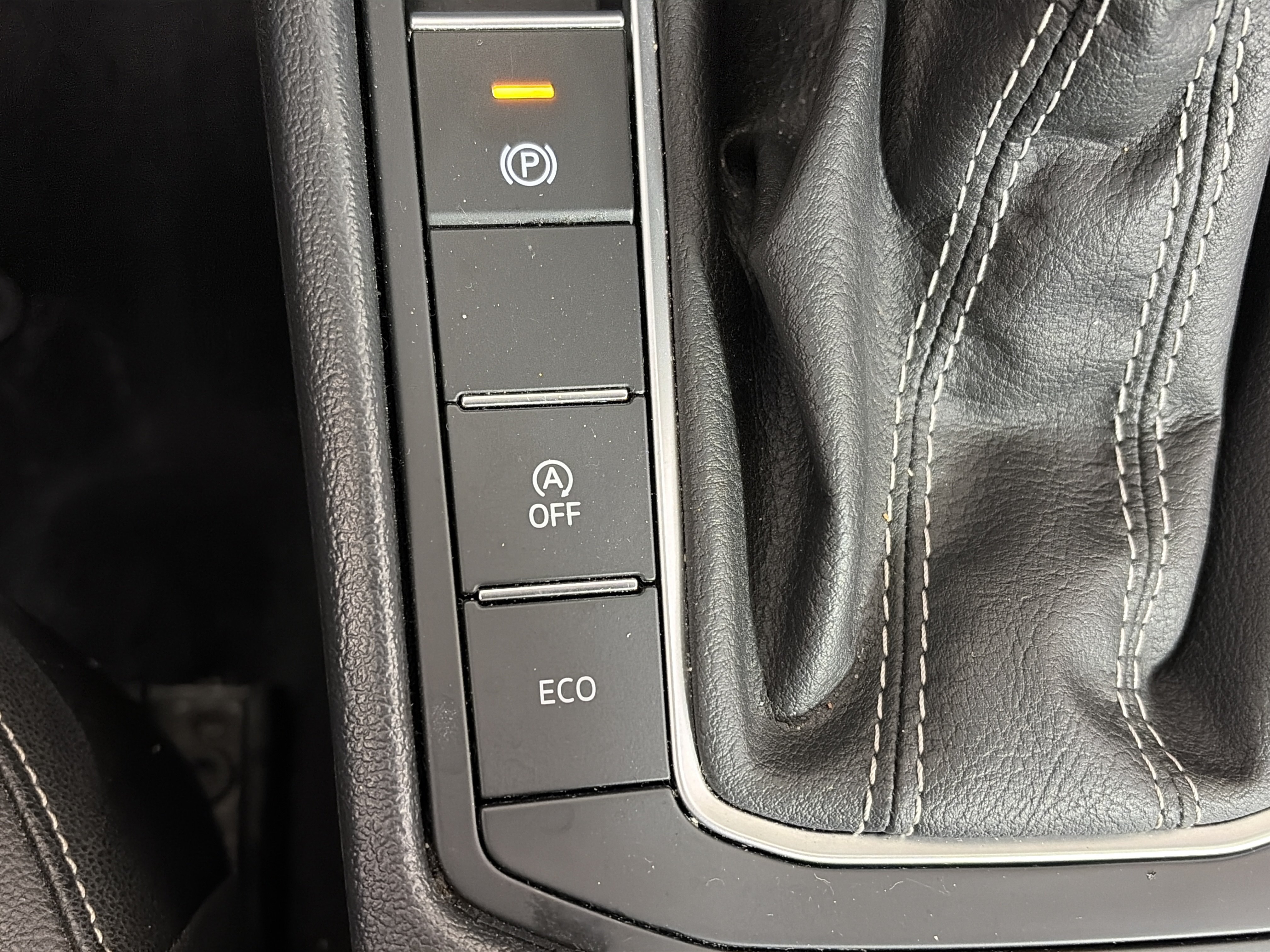 Used 2025 Volkswagen Jetta SE FWD image 27