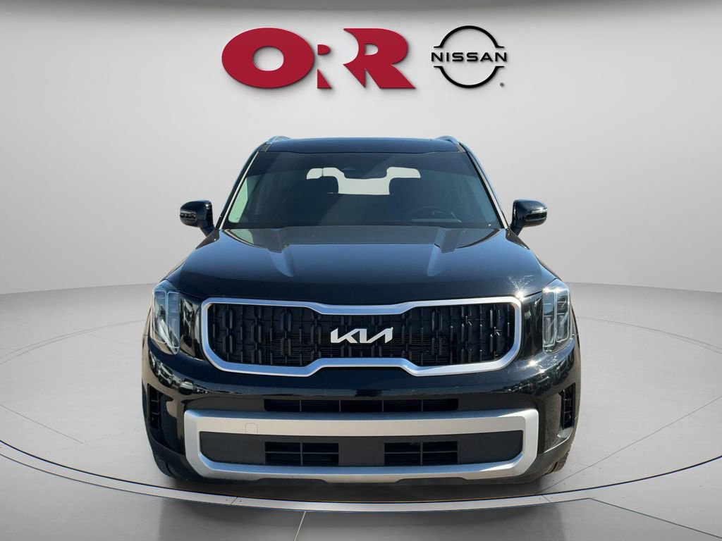Used 2024 Kia Telluride EX w/ EX Captain's Chair Package image 2
