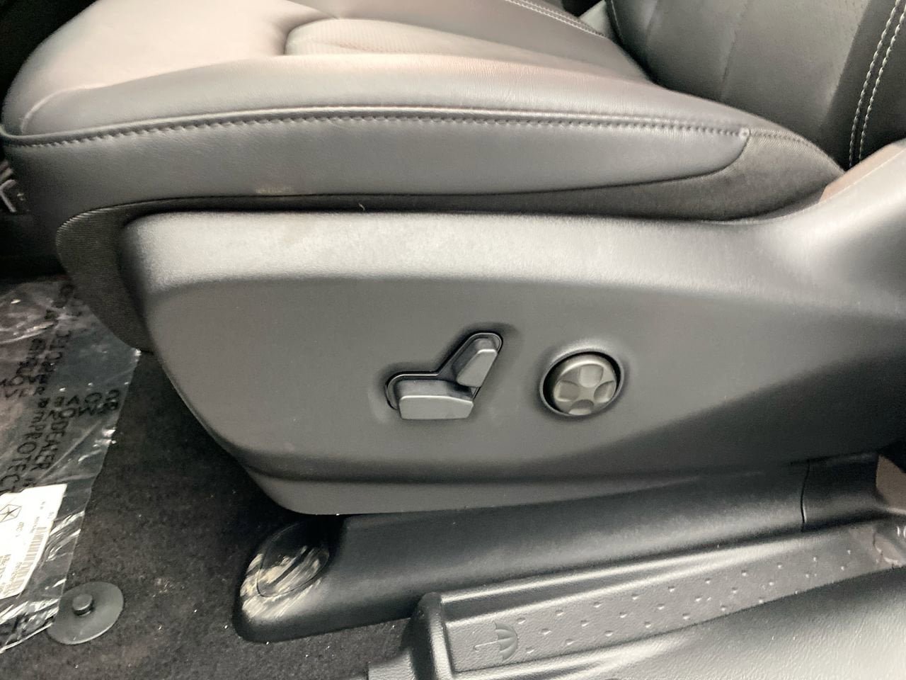 New 2027 Chrysler Pacifica Select FWD image 13