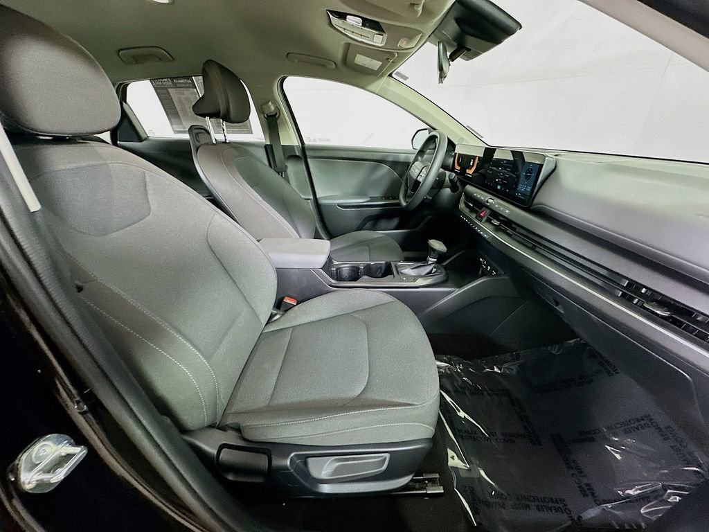 Used 2025 Kia K4 LXS image 11