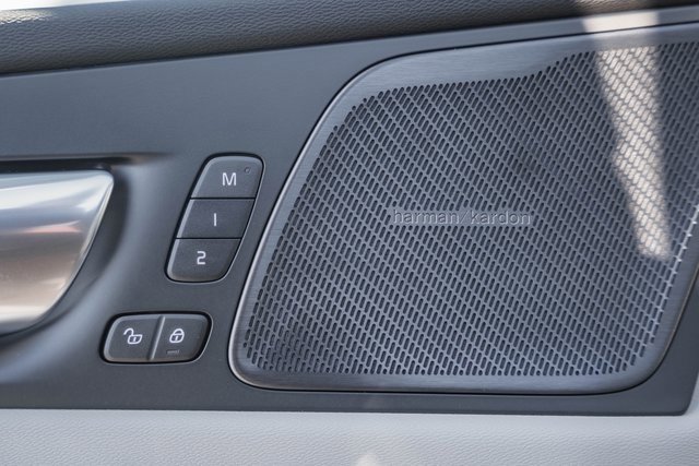 New 2026 Volvo XC60 B5 Ultra w/ Protection Package Premier image 40