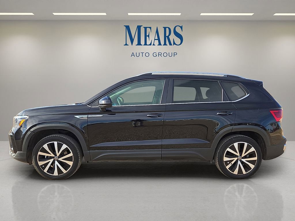 Used 2024 Volkswagen Taos SE image 2