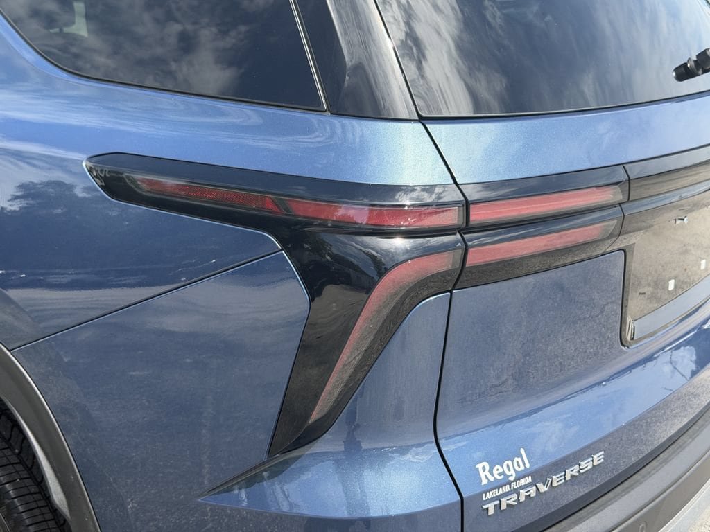 Used 2026 Chevrolet Traverse LT FWD image 11