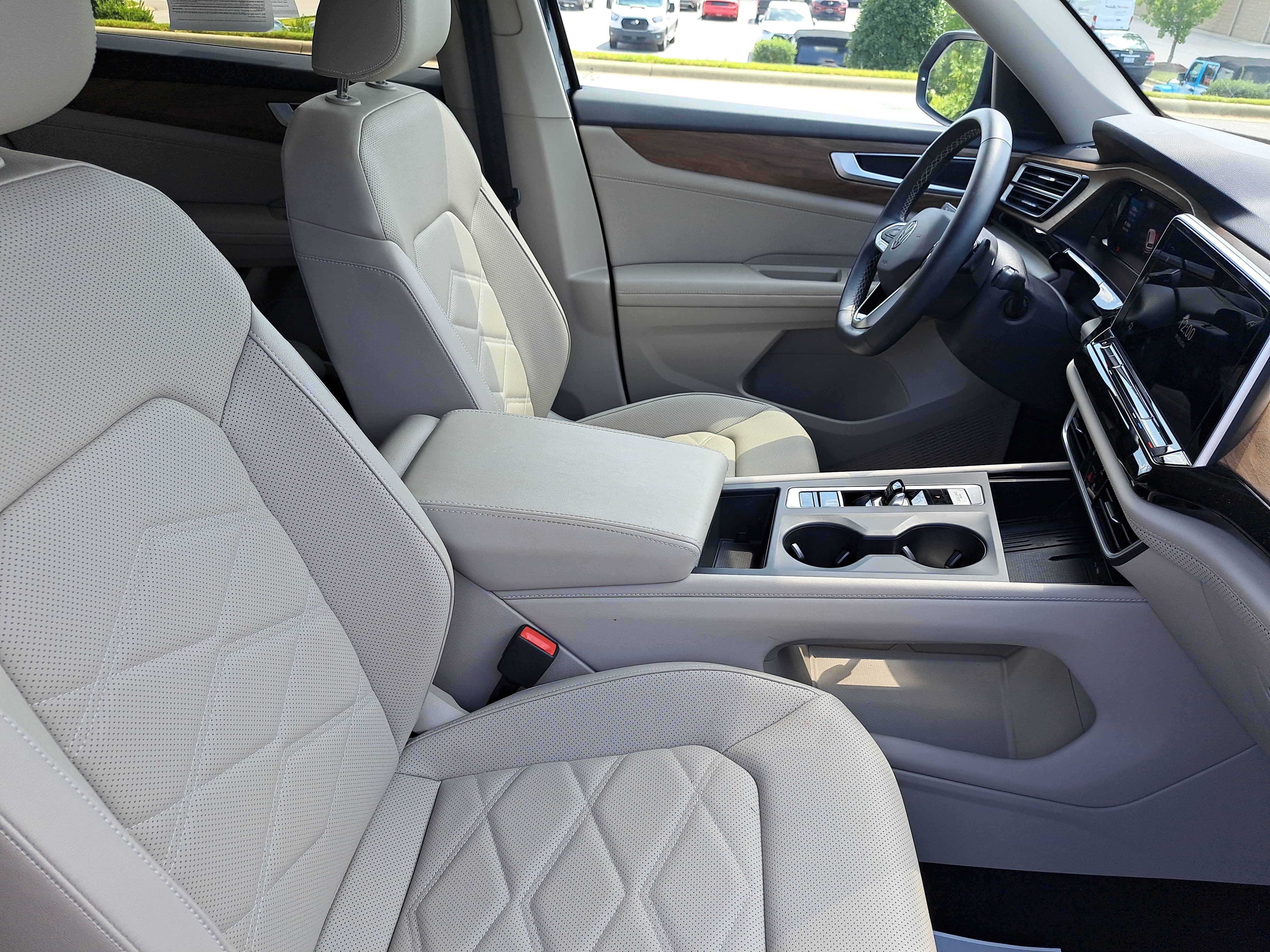 Certified 2025 Volkswagen Atlas SE FWD image 10