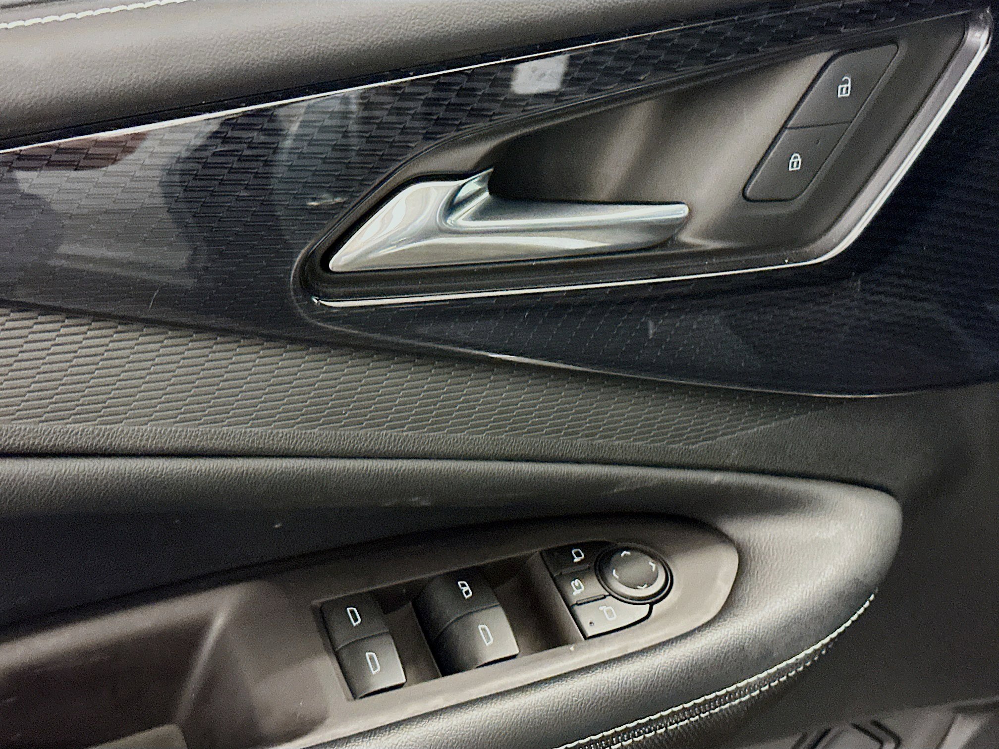 Used 2024 Chevrolet Blazer EV LT image 15