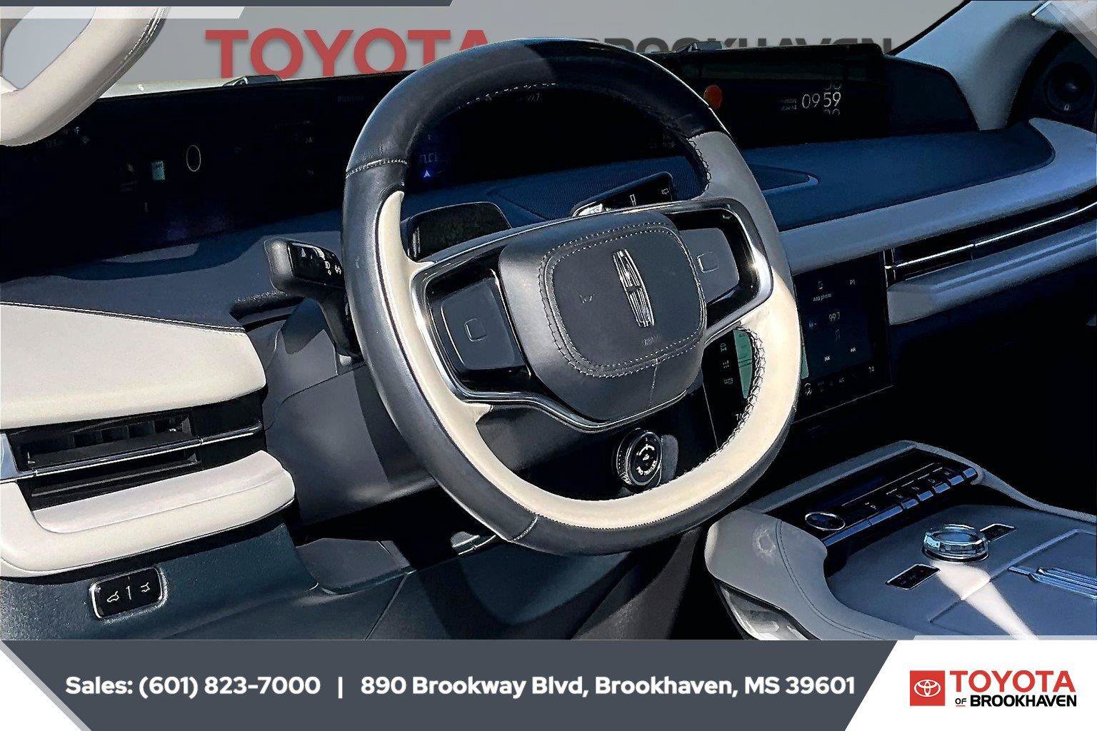 Used 2025 Lincoln Navigator L Reserve AWD/4WD image 12