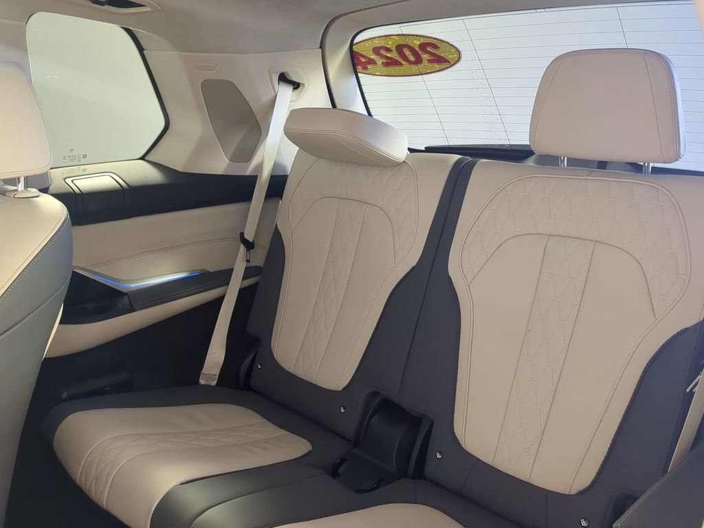 Used 2024 BMW X7 M60i w/ Executive Package image 16