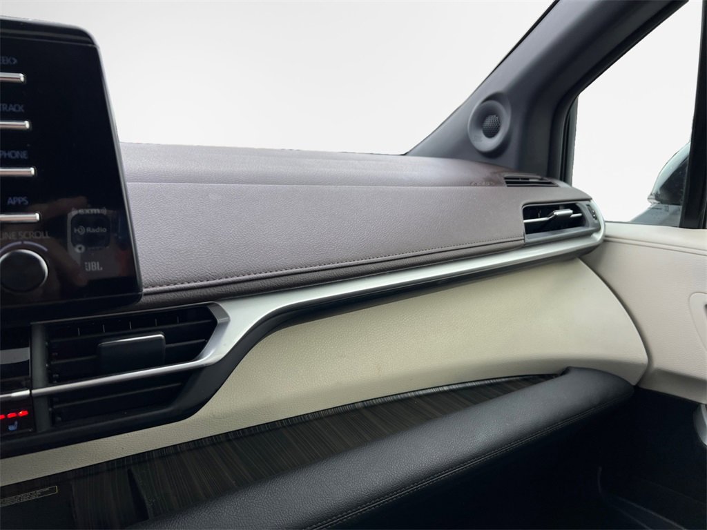 Used 2023 Toyota Sienna Platinum image 22