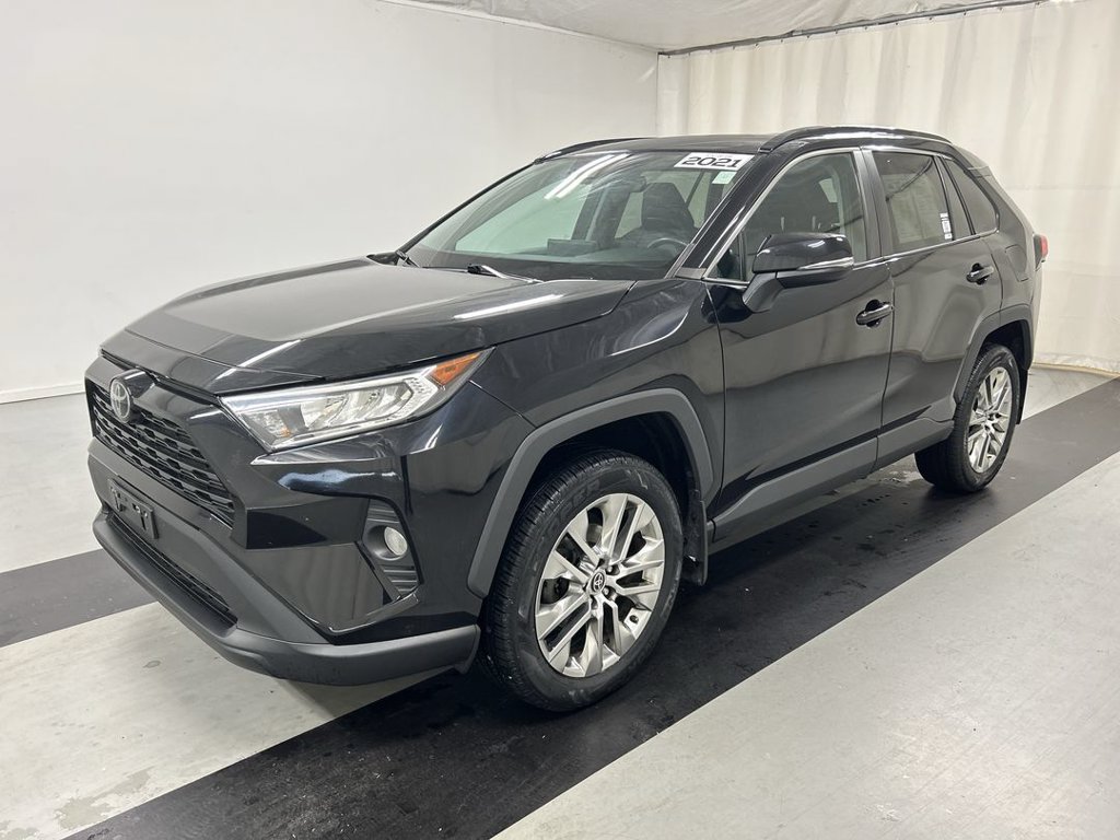 Used 2021 Toyota RAV4 XLE Premium AWD/4WD image 5