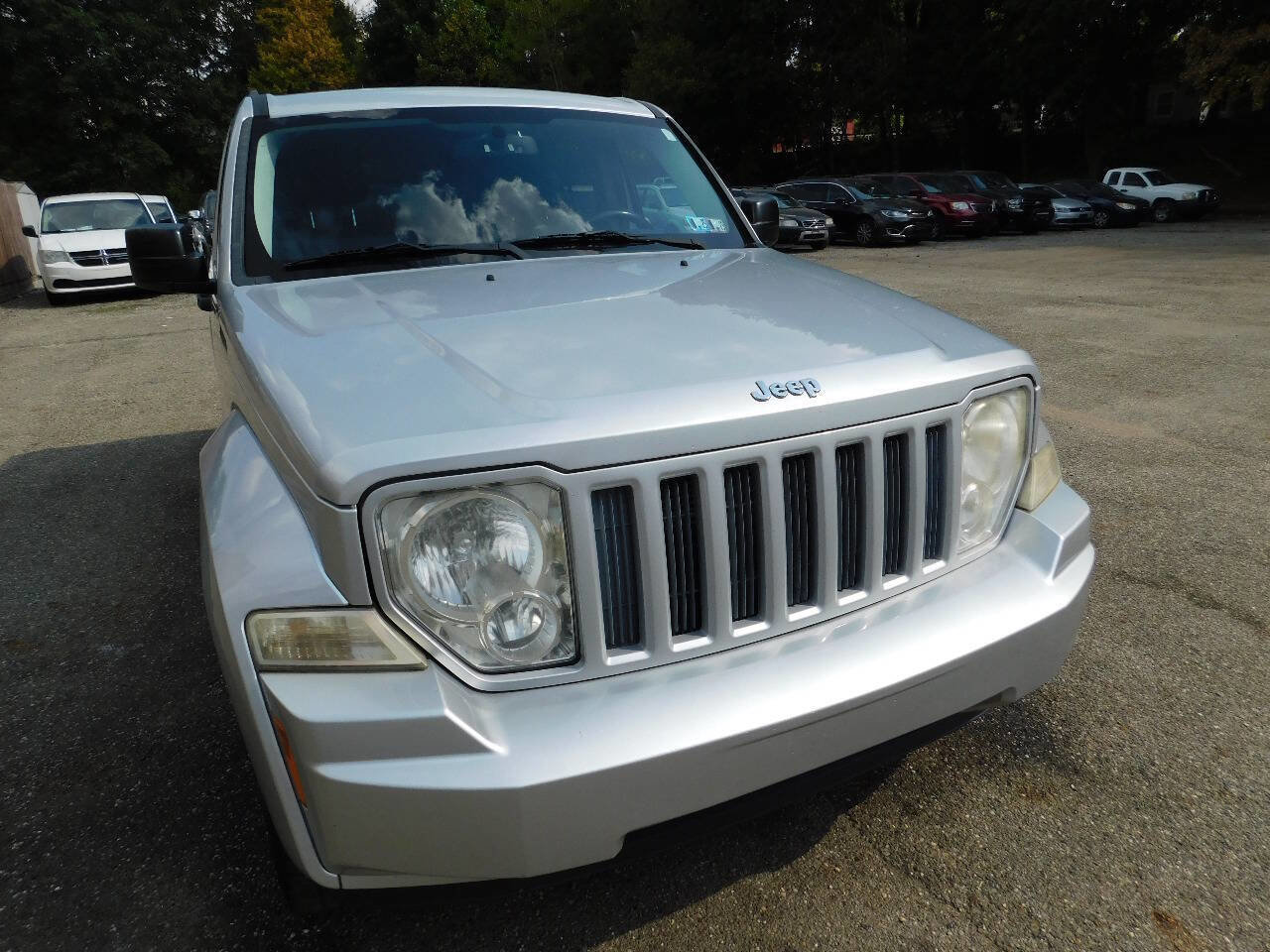 Used 2012 Jeep Liberty Sport image 2