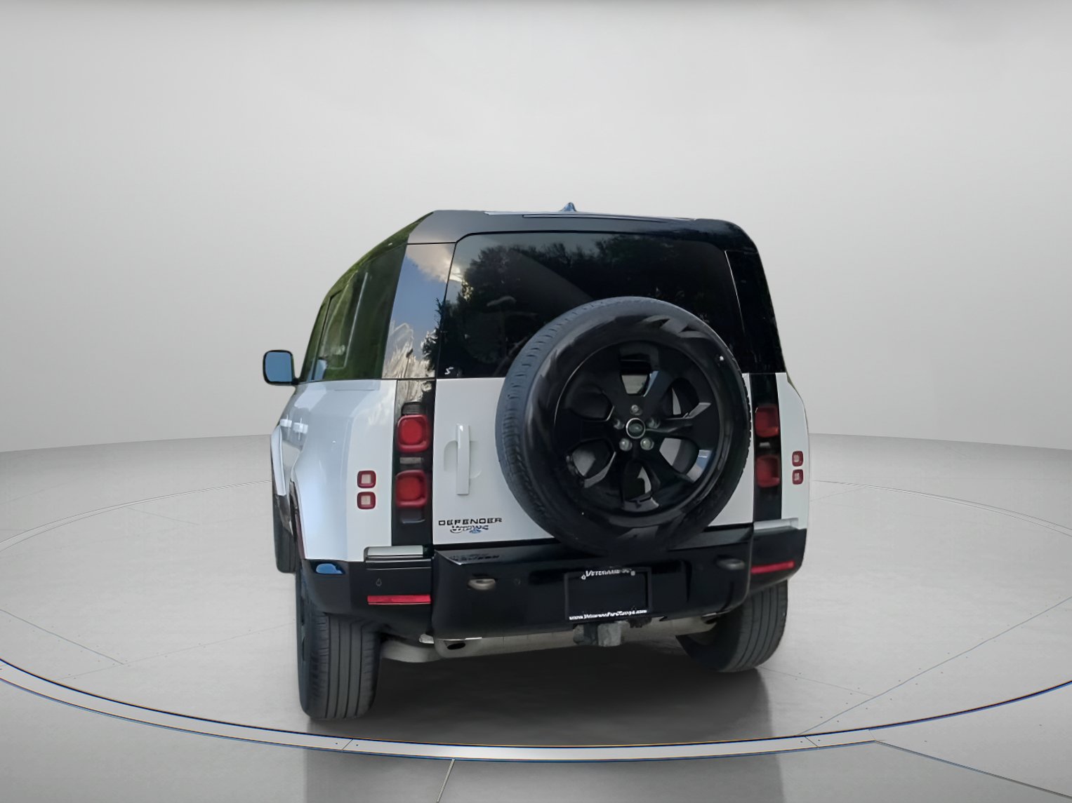 Used 2024 Land Rover Defender 110 X-Dynamic SE AWD/4WD image 23