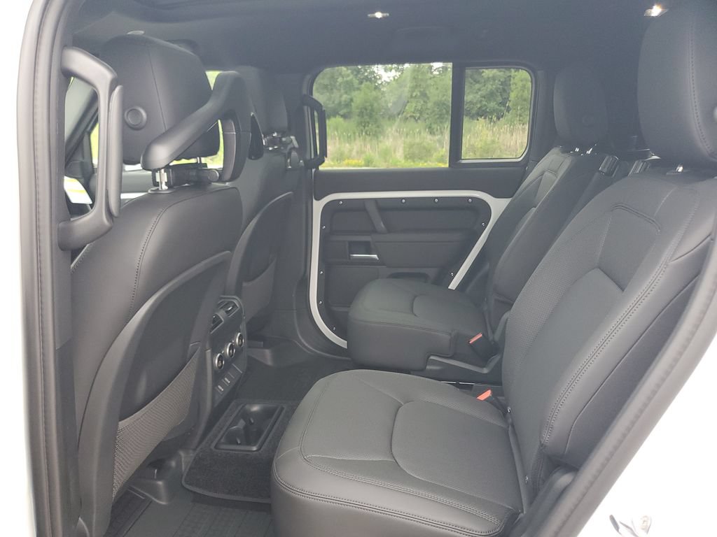 New 2026 Land Rover Defender 130 X-Dynamic SE AWD/4WD image 23