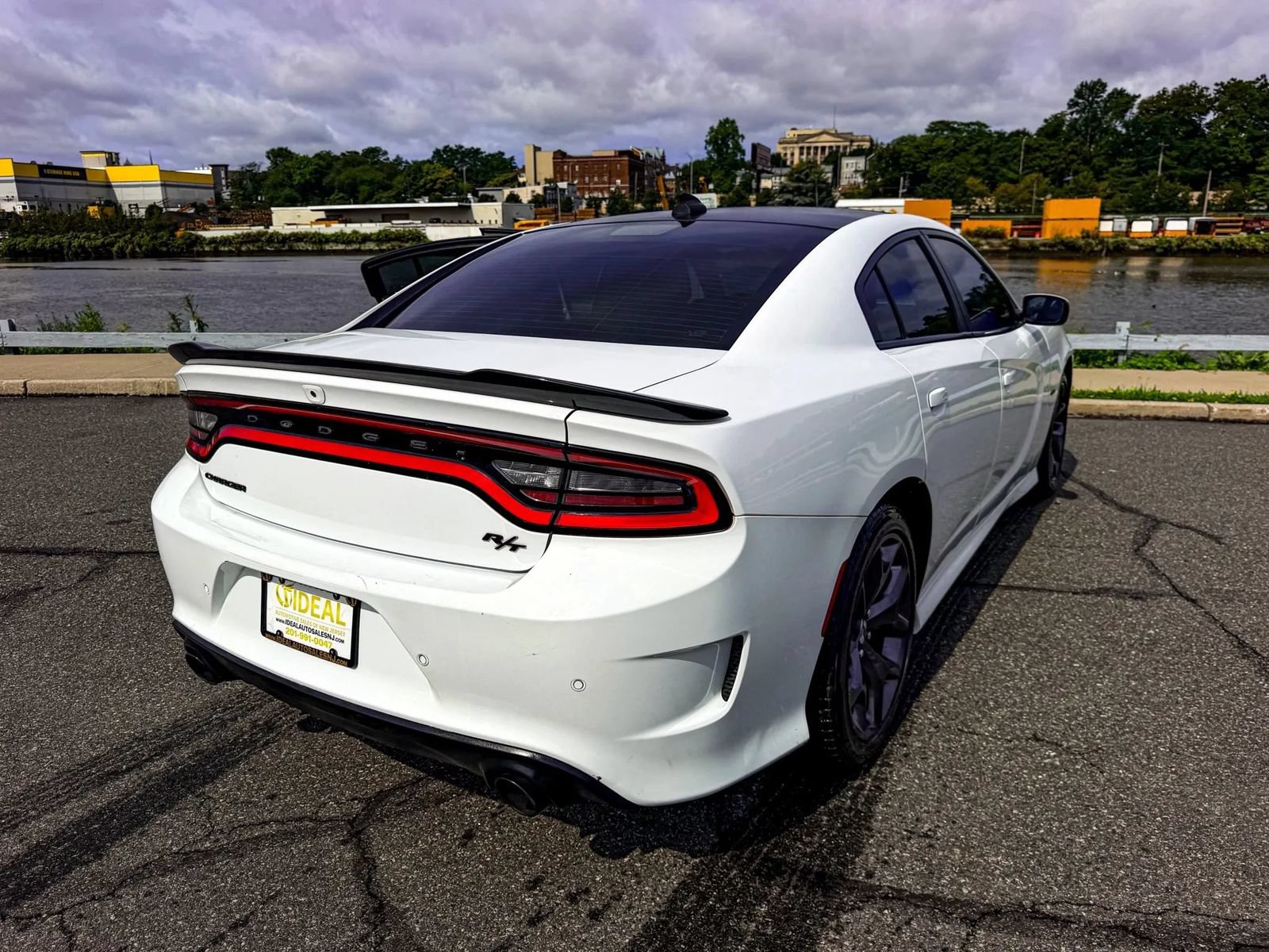 Used 2019 Dodge Charger R/T RWD image 10