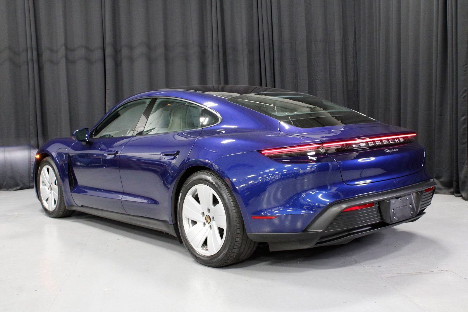 Certified 2021 Porsche Taycan image 3