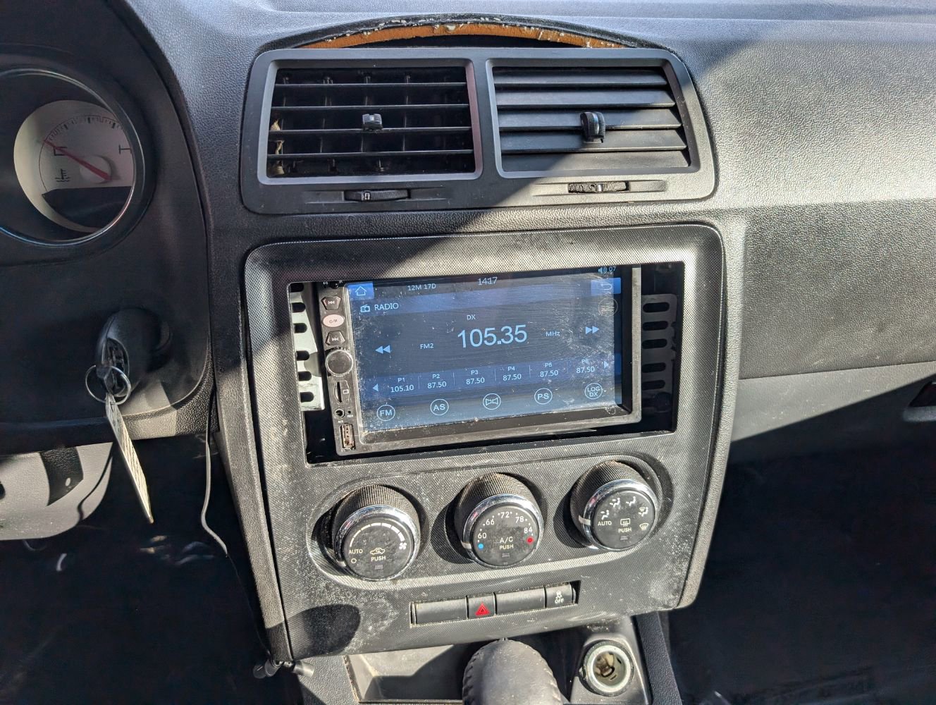 Used 2014 Dodge Challenger SXT image 21