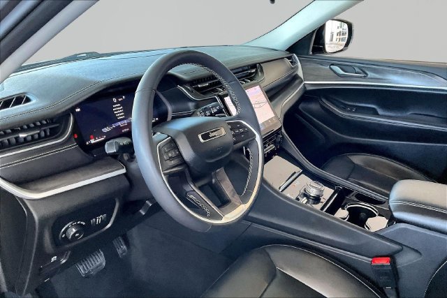 Used 2023 Jeep Grand Cherokee L Limited AWD/4WD image 12