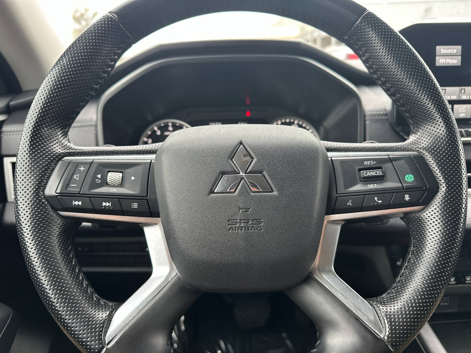 Used 2024 Mitsubishi Outlander SE Black Edition image 24