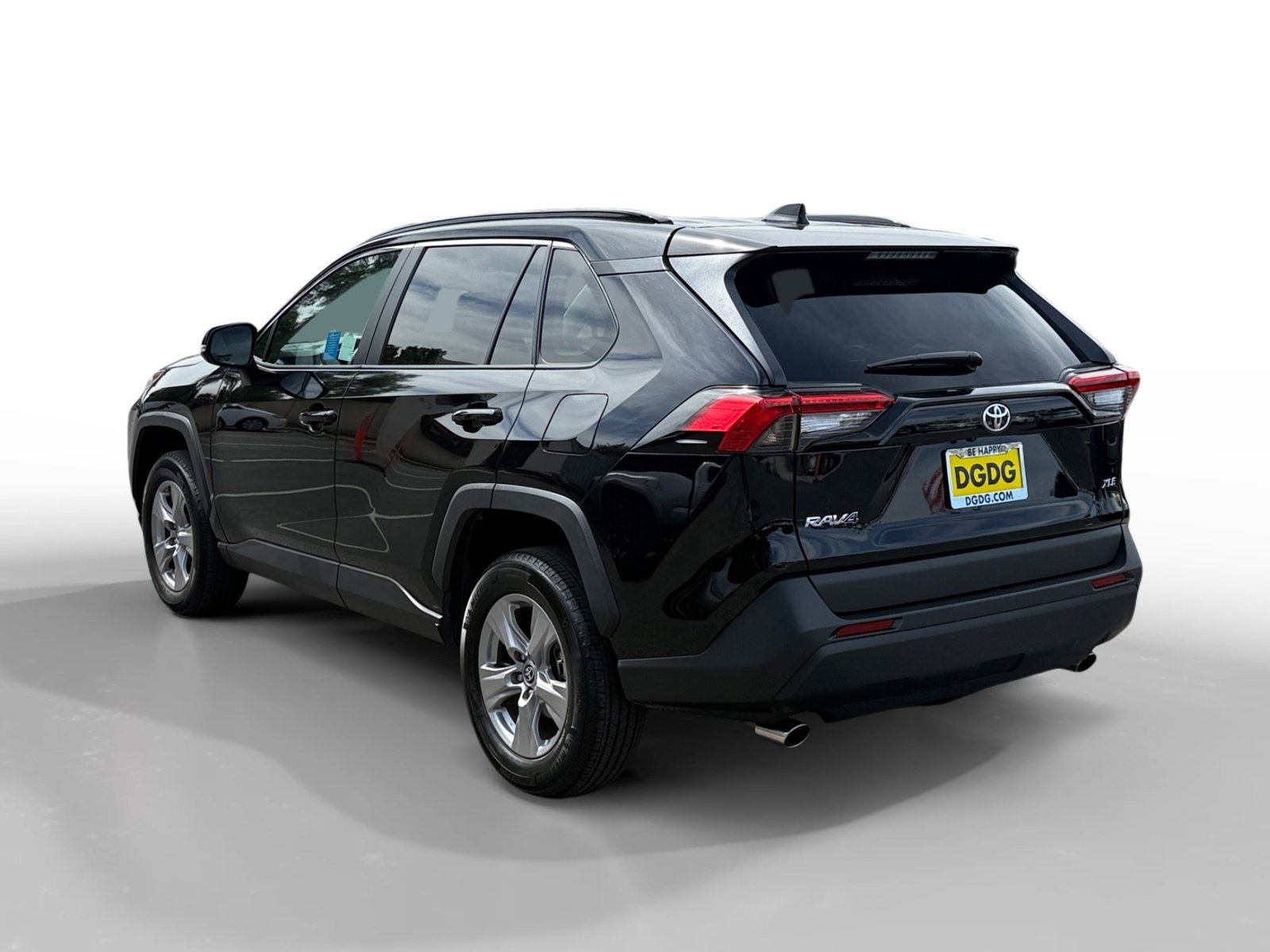 Used 2025 Toyota RAV4 XLE FWD image 3