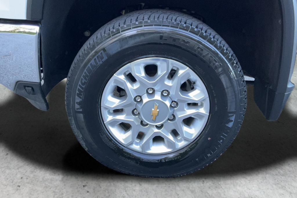 Used 2024 Chevrolet Silverado 2500 LT AWD/4WD image 25