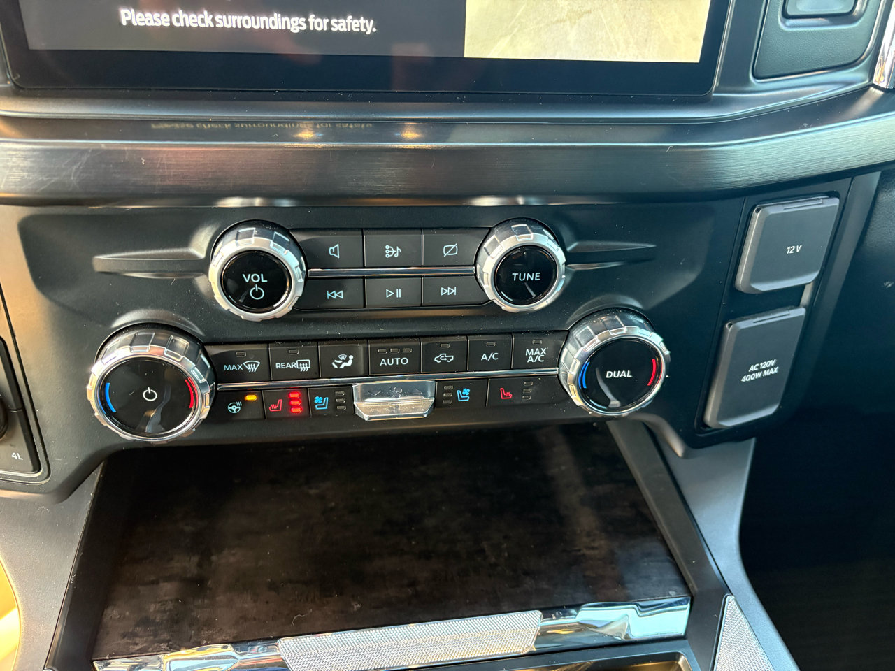 Used 2023 Ford F350 Lariat image 29