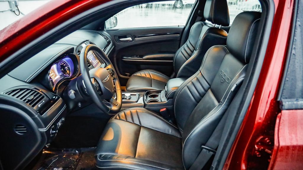Used 2023 Chrysler 300 C image 19
