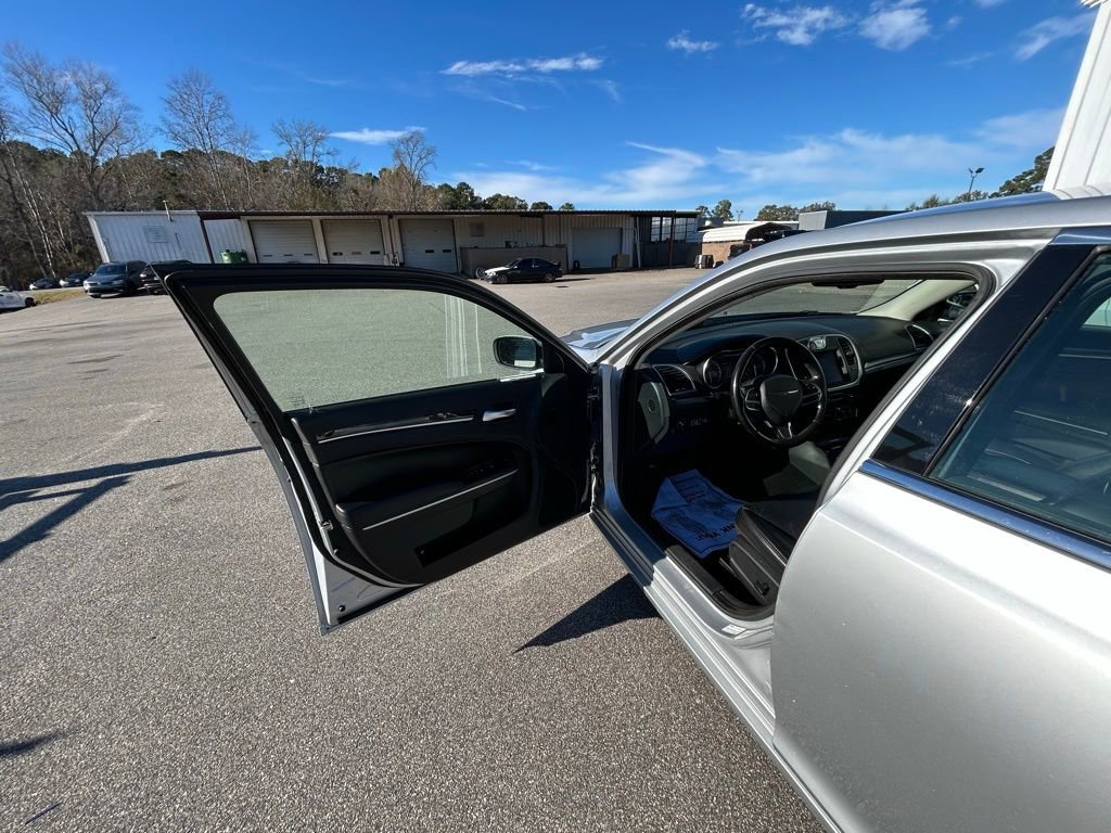 Used 2020 Chrysler 300 Touring L w/ Quick Order Package 2EF image 27