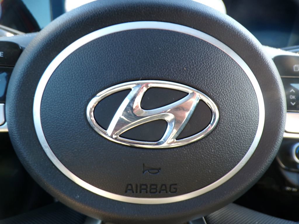Certified 2023 Hyundai Elantra Limited FWD image 32