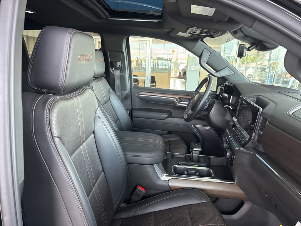 Used 2025 Chevrolet Silverado 1500 High Country w/ Technology Package image 35