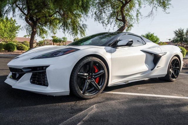 Used 2025 Chevrolet Corvette E-Ray AWD/4WD image 16
