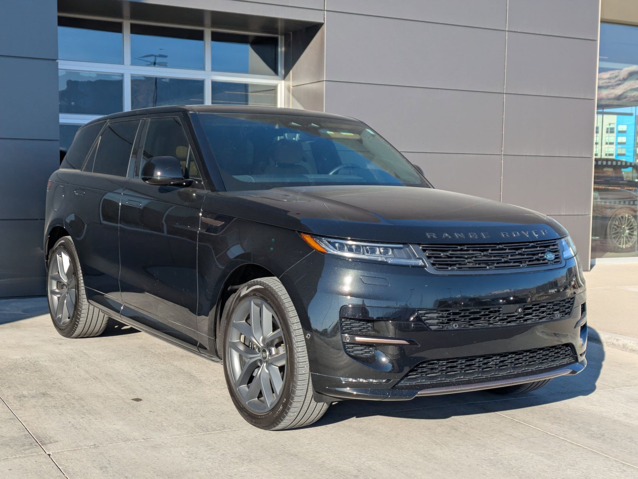 Certified 2024 Land Rover Range Rover Sport Dynamic SE image 3