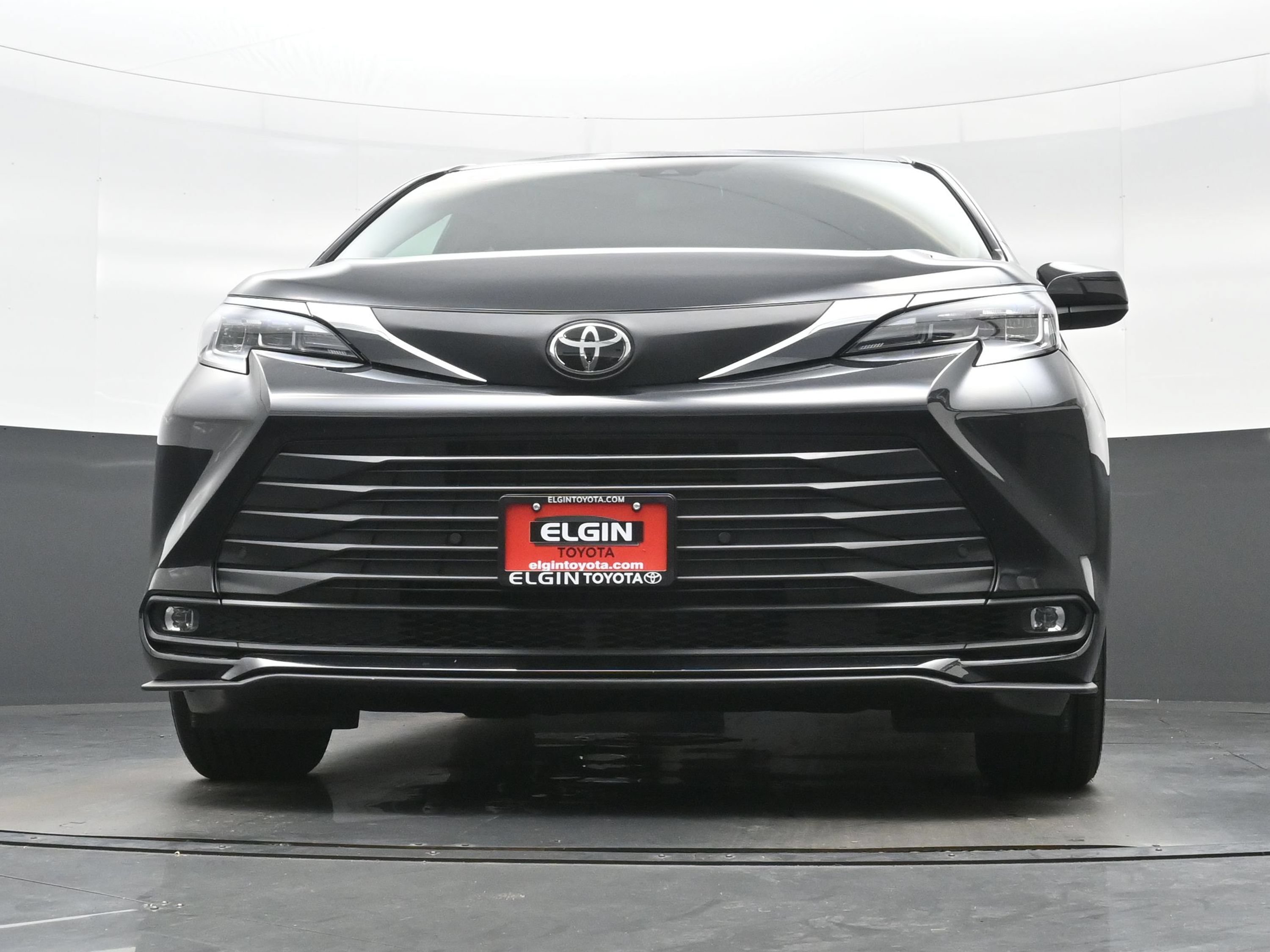 Used 2026 Toyota Sienna XLE FWD image 29