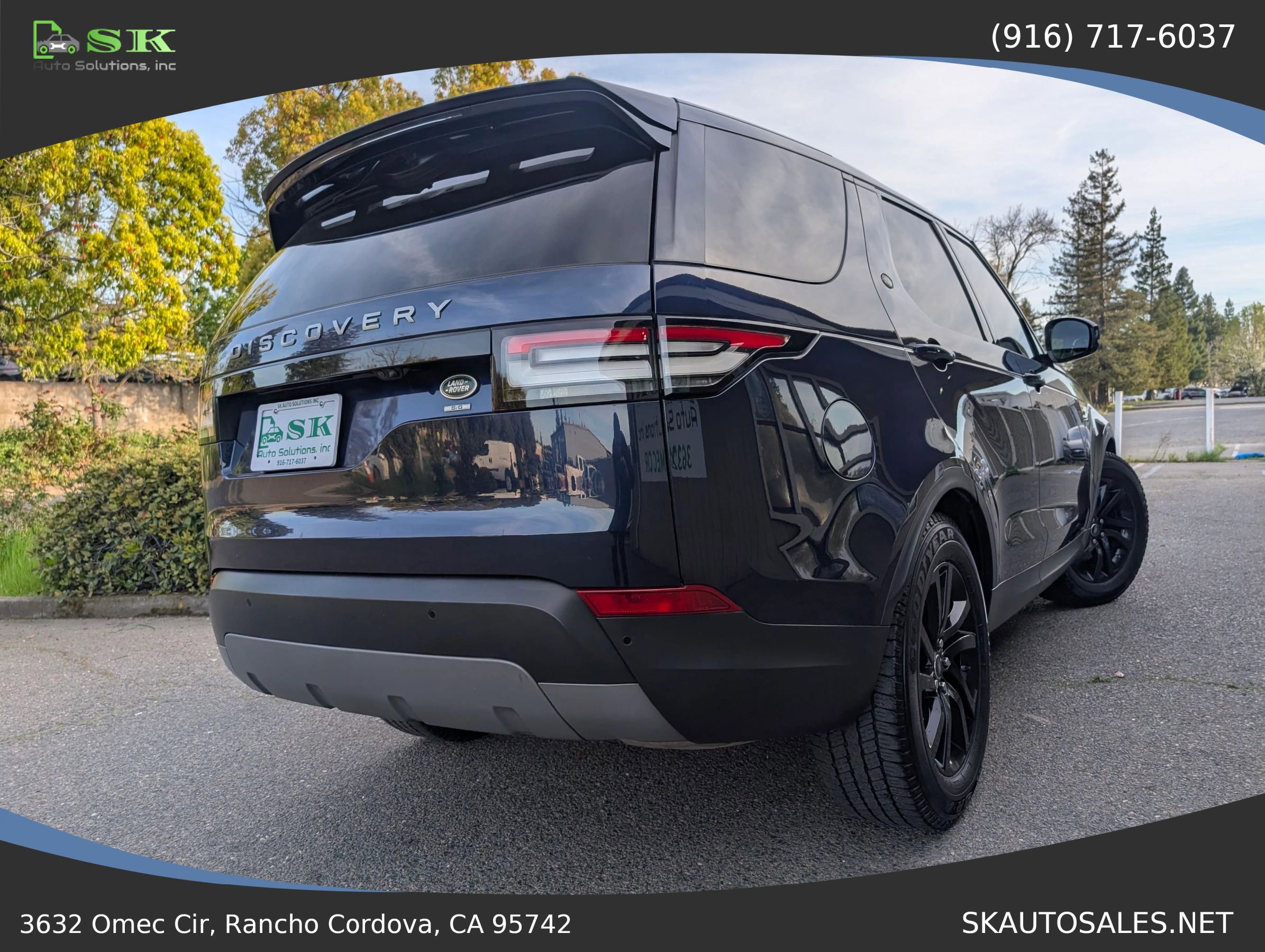Used 2017 Land Rover Discovery SE image 8