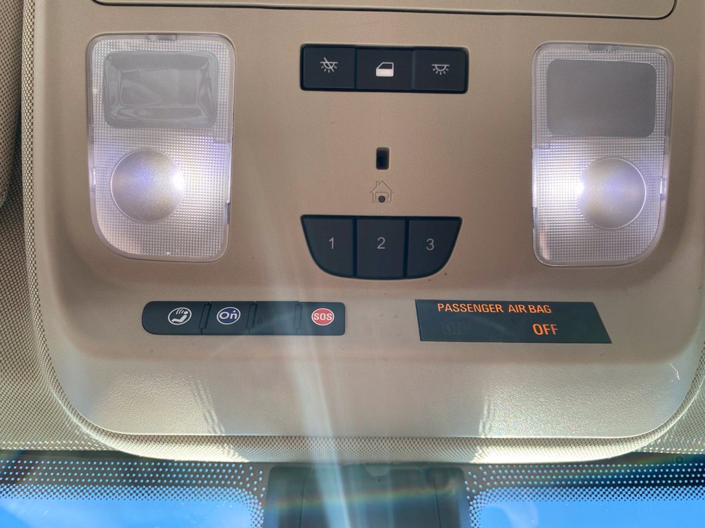Used 2018 Buick Envision Essence FWD image 25