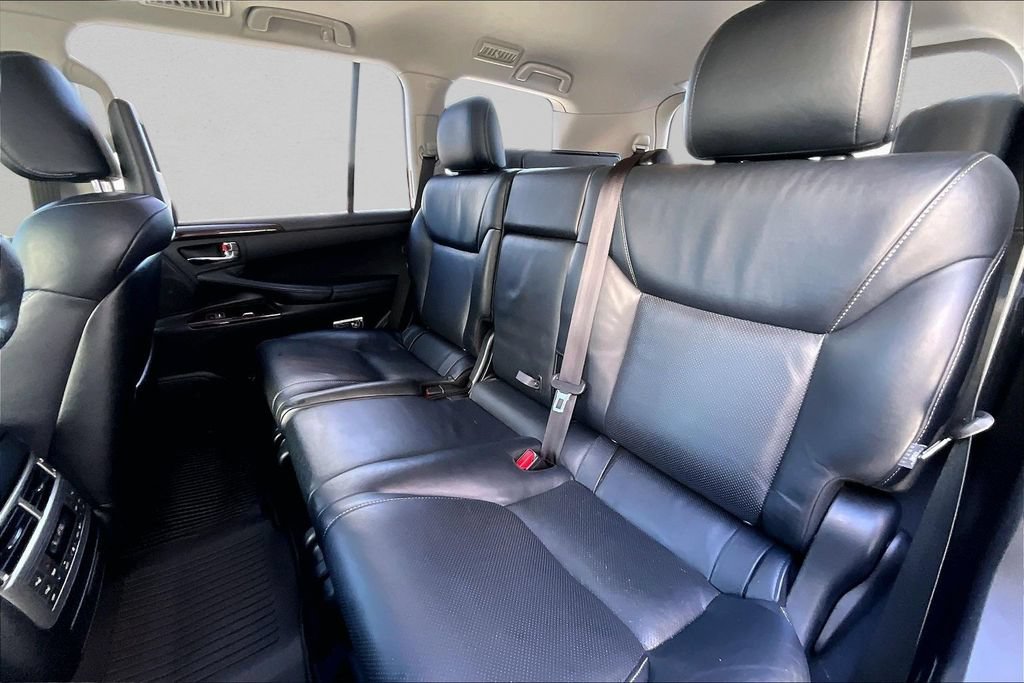 Used 2013 Lexus LX 570 4WD w/ Luxury Pkg image 22