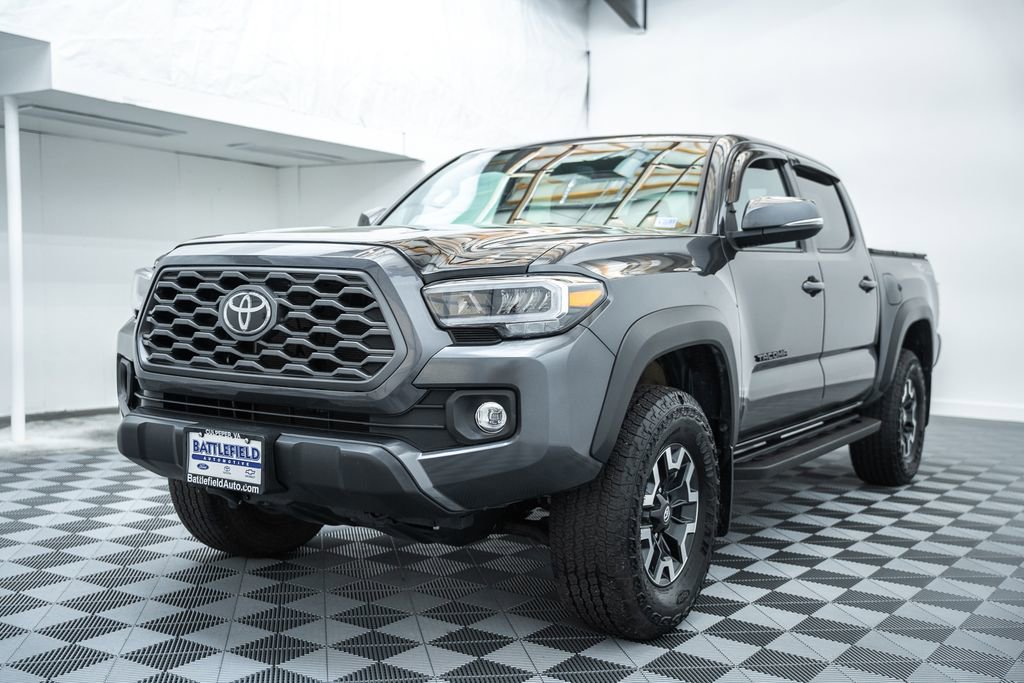 Used 2023 Toyota Tacoma TRD Off-Road w/ Technology Package AWD/4WD image 3