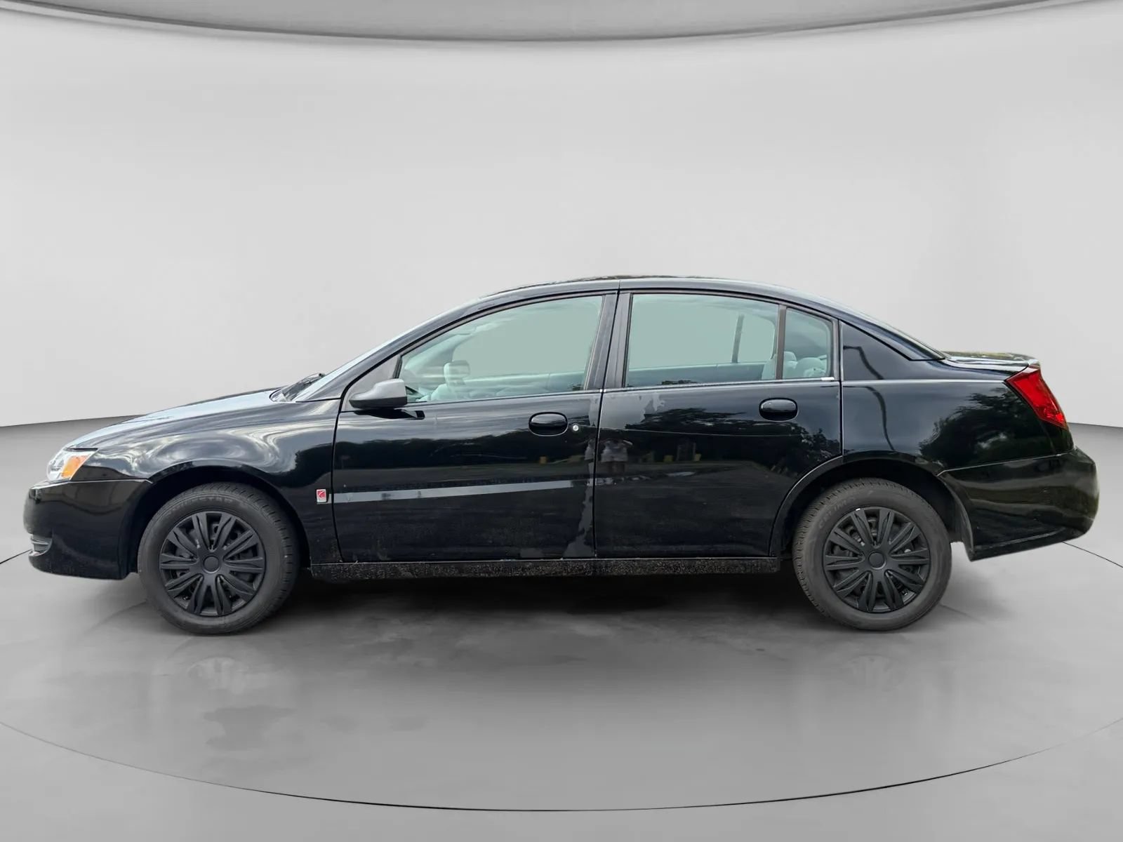 Used 2003 Saturn ION Level 2 w/ Convenience Pkg FWD image 2