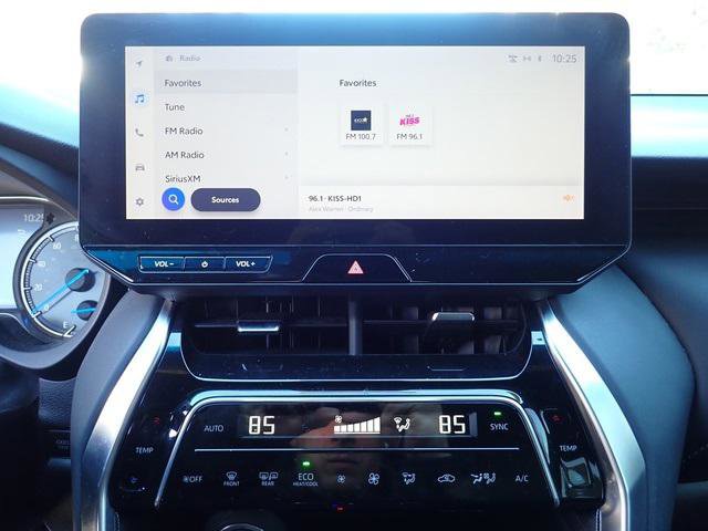 Certified 2023 Toyota Venza XLE image 28