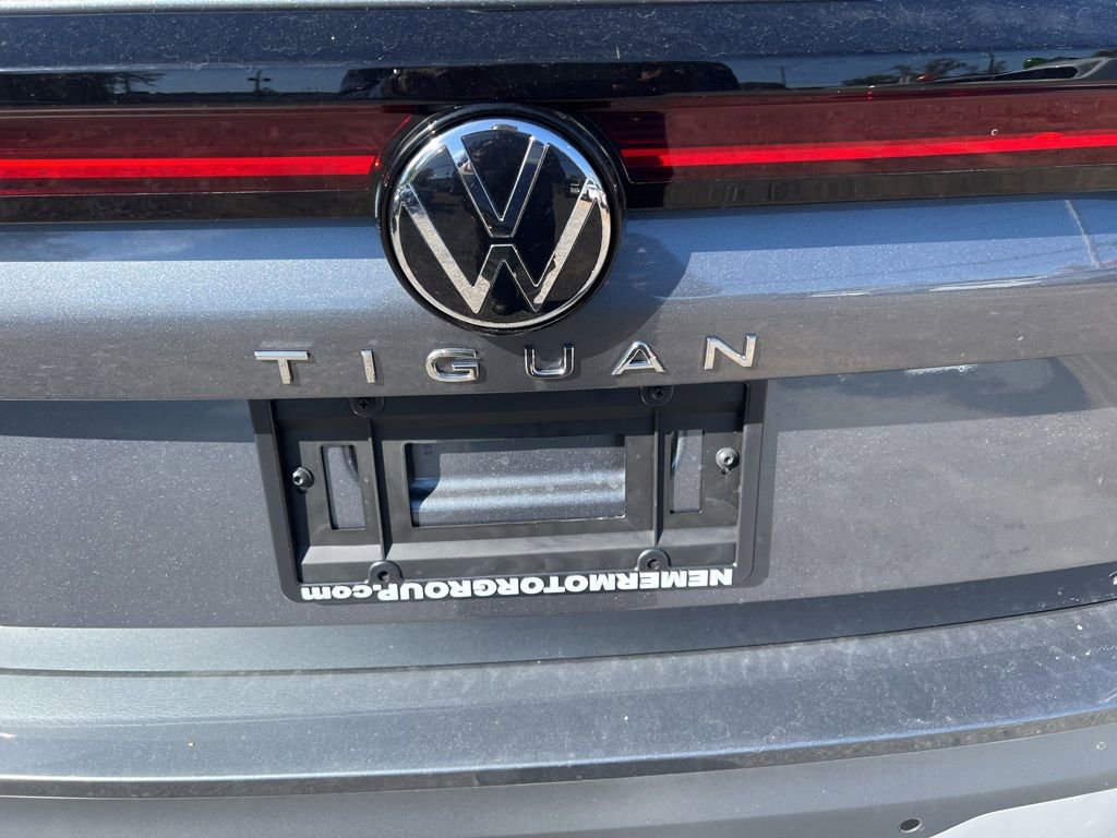 New 2025 Volkswagen Tiguan SE image 9