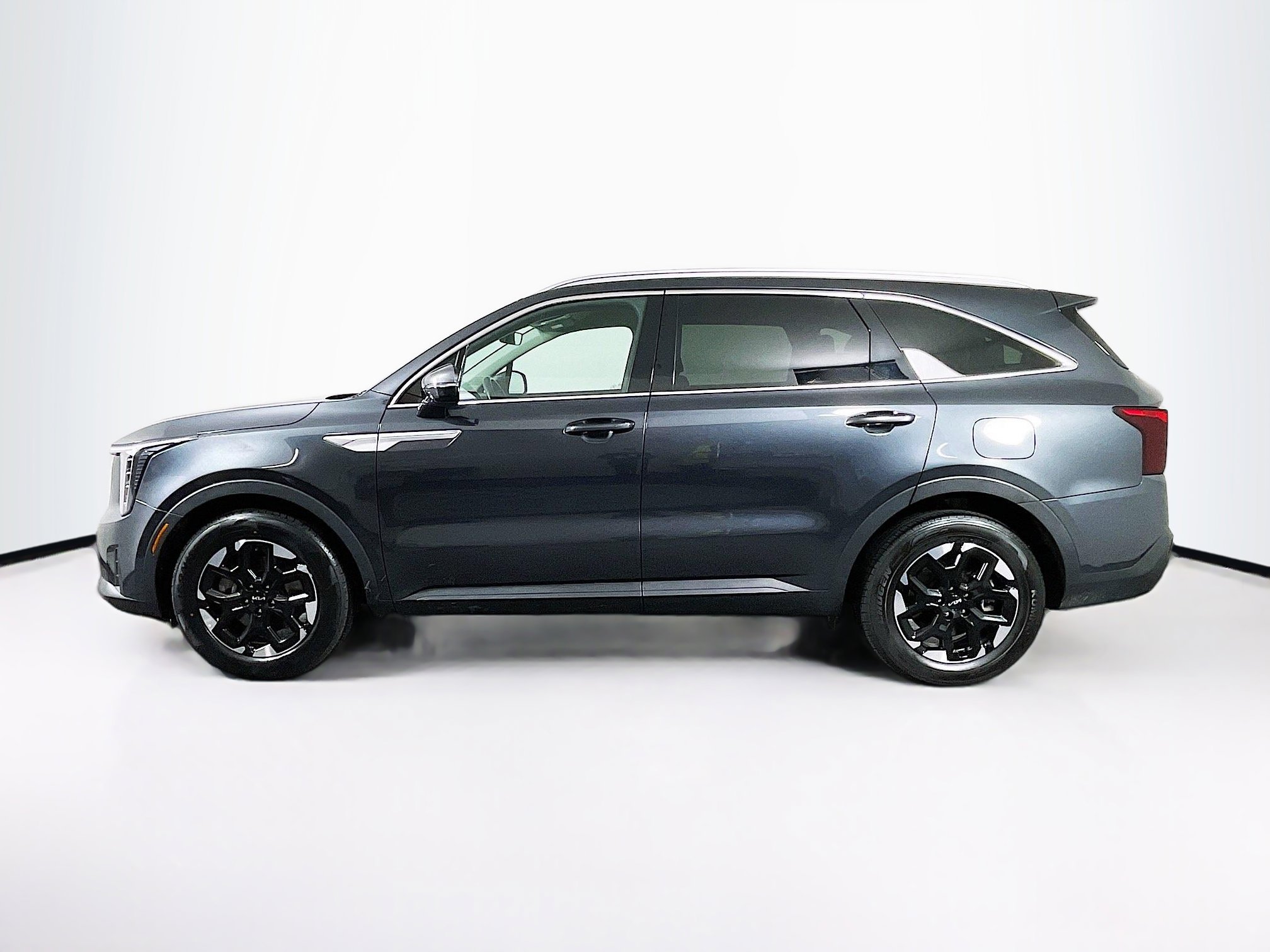 Used 2024 Kia Sorento S image 4