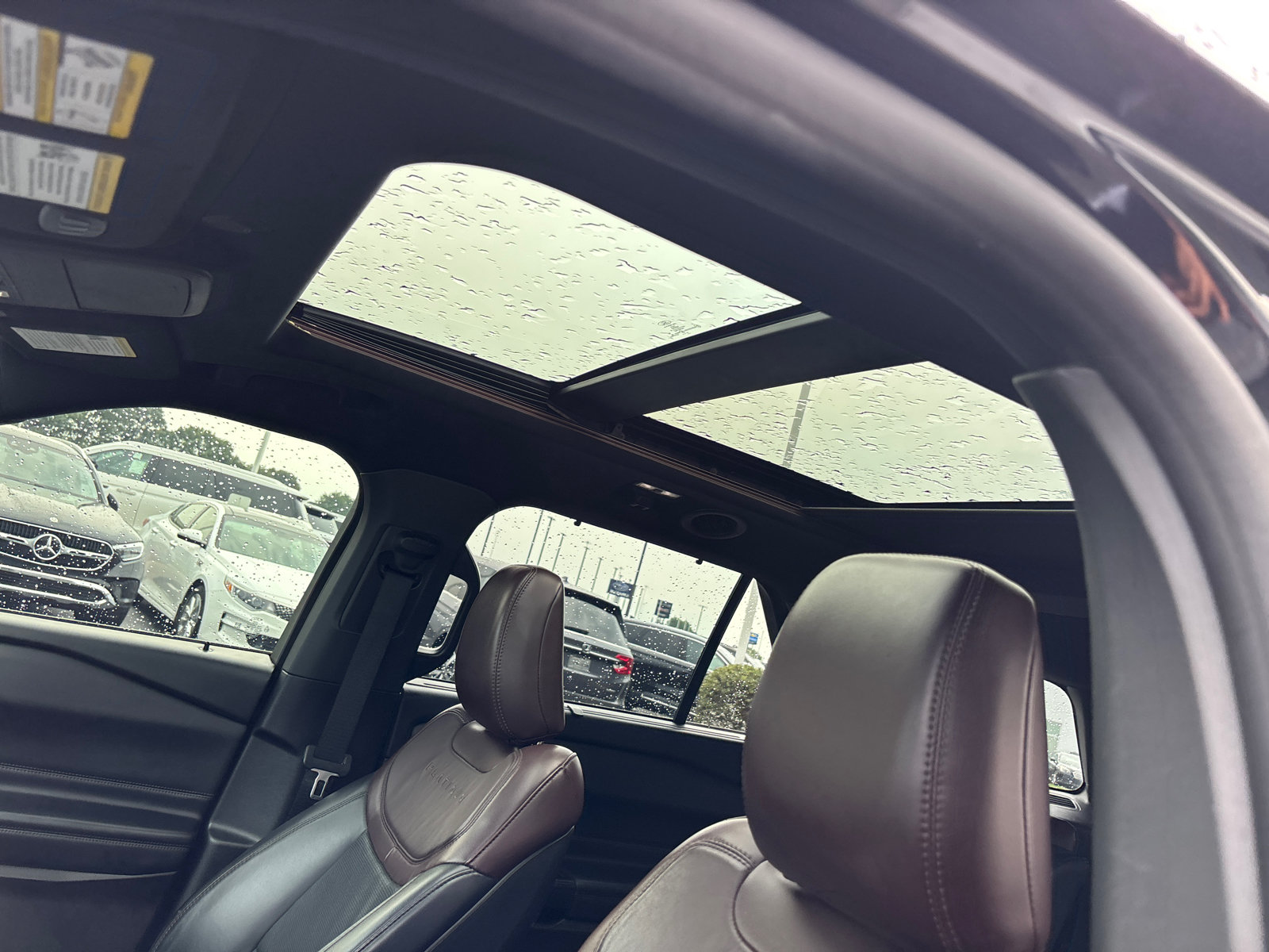 Used 2020 Ford Explorer Platinum w/ Premium Technology Package AWD/4WD image 24