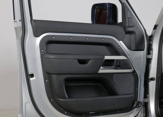 Used 2020 Land Rover Defender 110 SE image 23