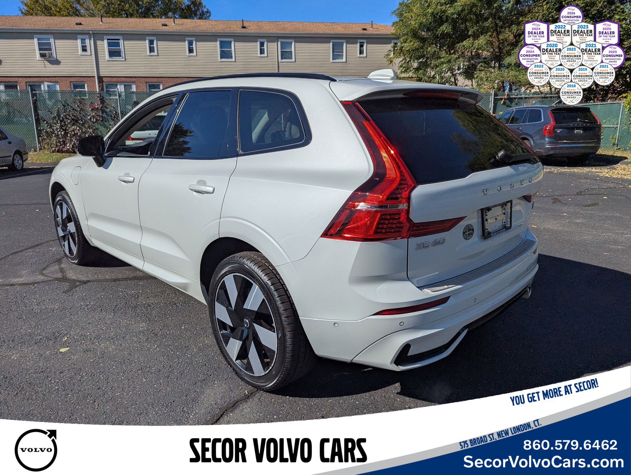 Certified 2024 Volvo XC60 T8 Plus w/ Protection Package Premier image 5