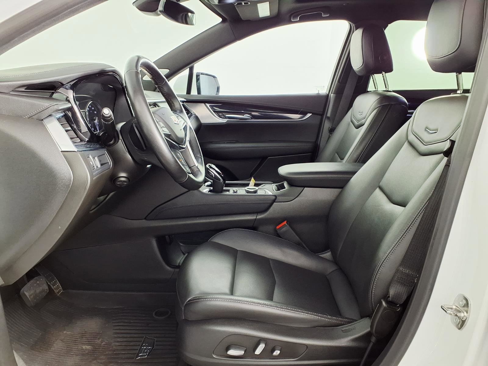 Certified 2023 Cadillac XT5 Premium Luxury w/ LPO, Floor Liner Package FWD image 17