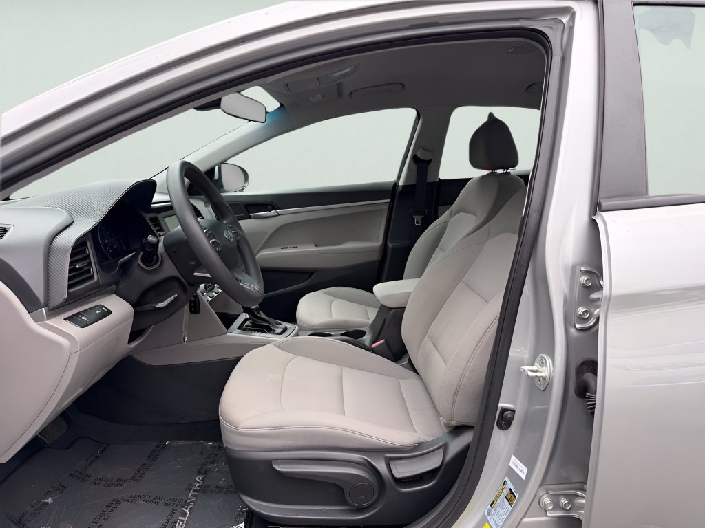 Used 2020 Hyundai Elantra SE FWD image 16